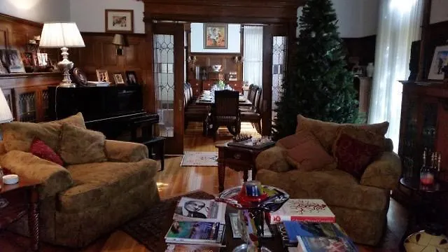 ***  The Columns Bed & Breakfast Canada