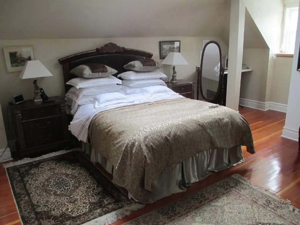 The Columns Bed & Breakfast Canada