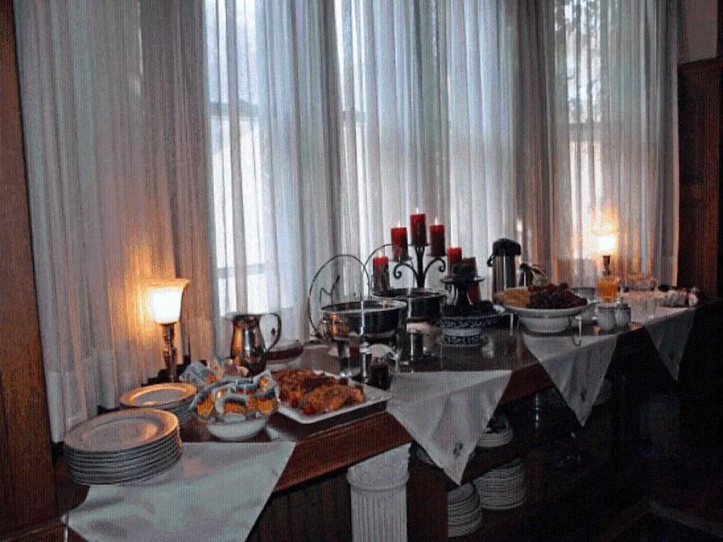 ***  The Columns Bed & Breakfast Canada