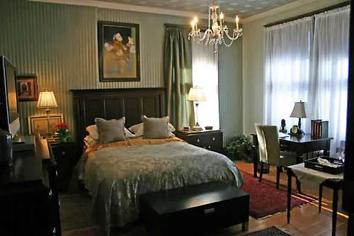 The Columns Bed & Breakfast Winnipeg